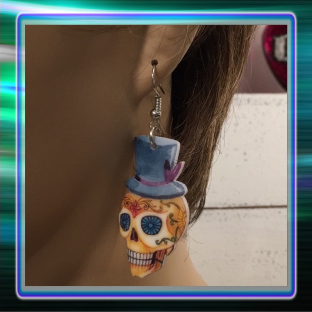Skull Acrylic Earrings - Picture 1 of 8